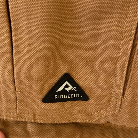 RIDGCUT MAN VEST SIZE XL LENGTH 32” PIT TO PIT 49” lots of pockets / front zippe - Picture 3 of 12